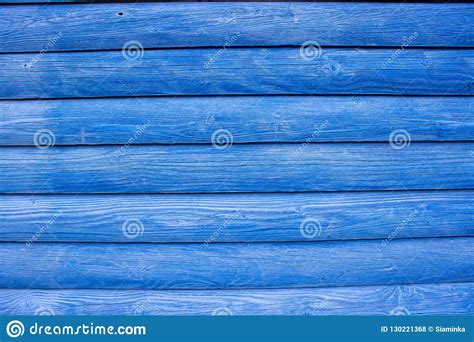 Estructura De Tableros De Madera Verticales Con Un Fondo Azul Foto De