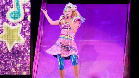 JoJo Siwa Says Demi Lovato Was Part Of Her Gay Awakening 97 9 WRMF