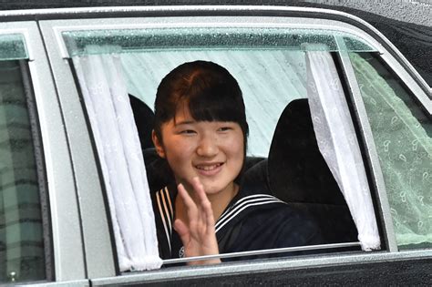 One Image of Japan’s Royals Tells a Story of Demographic Crisis - The ...