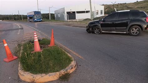 Una Camioneta Choc Con Una Columna Del Alumbrado P Blico