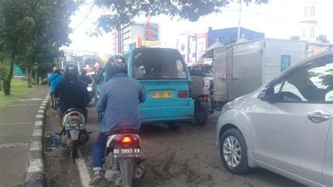 Traffic Update Siang Ini Macet Panjang Di Jl Urip Sumoharjo Makassar