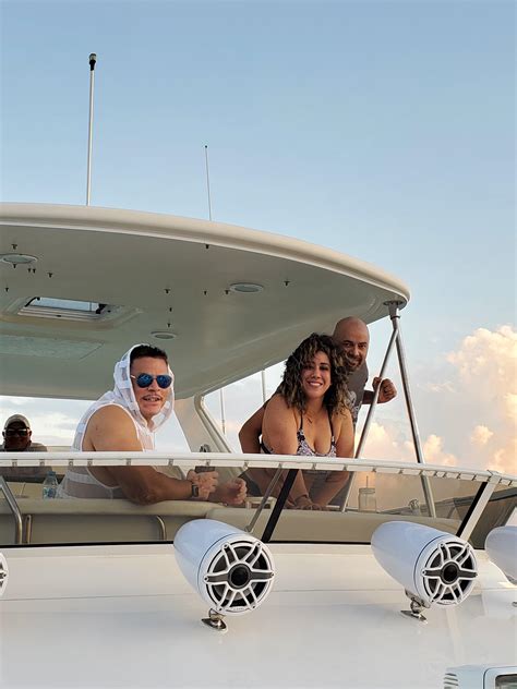 Dstny 46 Sea Ray Yacht For 15 Guests In Cancún Quintana Roo Getmyboat