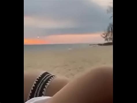 Thư V MC VTV Clip BJ trên bãi biển XVIDEOS