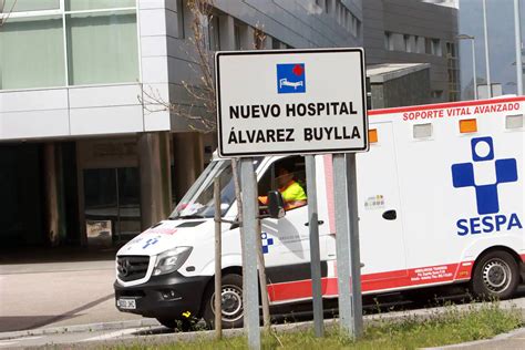 Hombre resulta herido tras salirse de la vía y caer en una cuneta en la