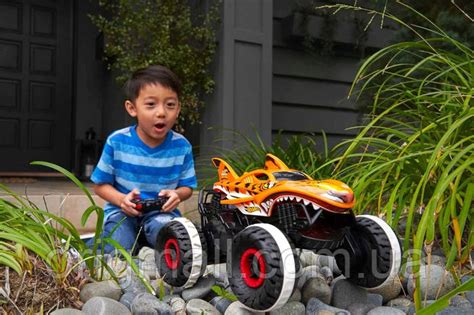 Hot Wheels RC Monster Trucks Tiger Shark HGV87 Хот Вилс Монстр Трак Тигровая Акула на