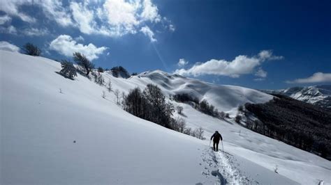 A Ciaspolar Coi Santi Weekend Sulle Nevi Del Passo Delle Radici