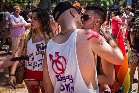 Tel Aviv Gay Pride Parade Draws