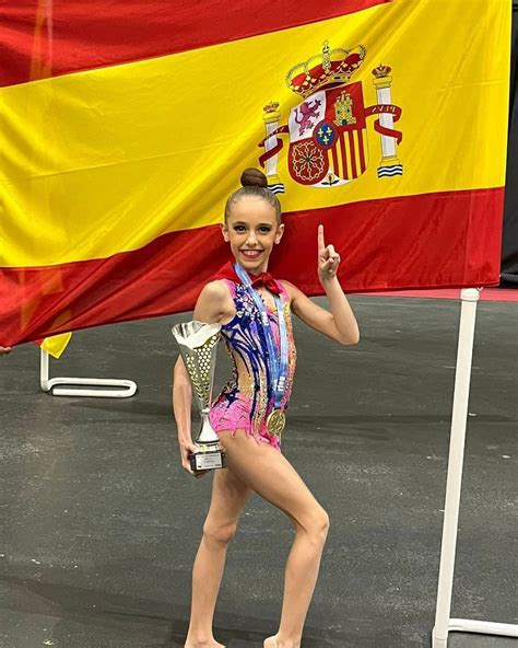 La Alcaldesa Mónica Arceiz Ha Recibido A Iria Pascual Benito Campeona De España Base De