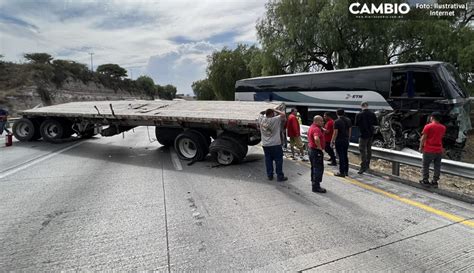 Choque entre autobús de pasajeros y tráiler deja más de 50 heridos en