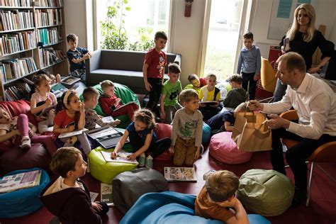 Czytanie Dzieciom W Bibliotece Bibiloteka Wielka Wie Biblioteka