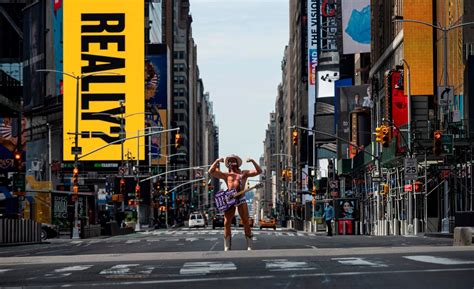 The Naked Cowboy Nueva York Im Genes Pand Micas