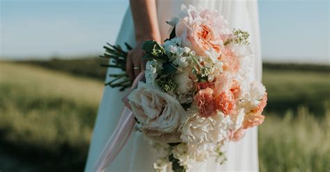 Couple Claims They Were Tricked By Amateur Wedding Photographer Using Stock Photos PetaPixel