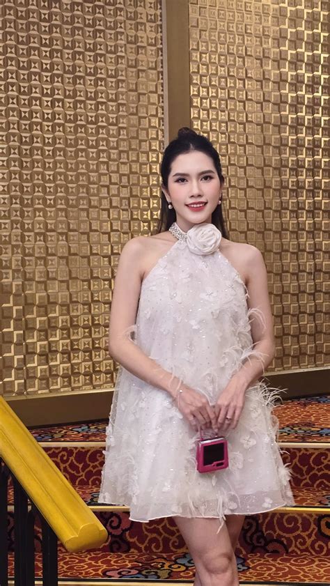 Nhan sắc vợ hot girl kém 13 tuổi của Phó Giám đốc Trường quay Cổ Loa