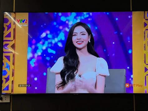 Bị nhà đài cắt sóng hot girl Nóng cùng World Cup tuyển Brazil vẫn nổi rần rần trên báo Hàn Tinmoi