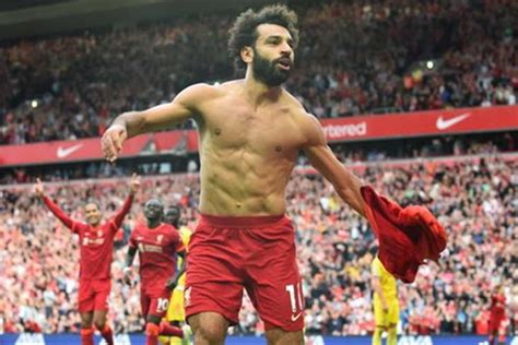 هدفان وأسيست محمد صلاح يقود ليفربول لتخطي نيوكاسل ومواصلة تصدر