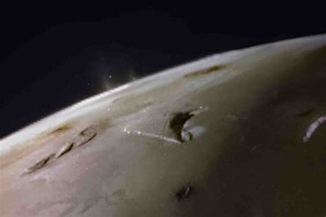 La Sonda Juno Della Nasa Osserva Da Vicino I Laghi Di Lava Sulla Luna