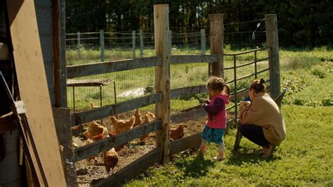 Naked Il Chasse Elle Cueille Documentaire 2022