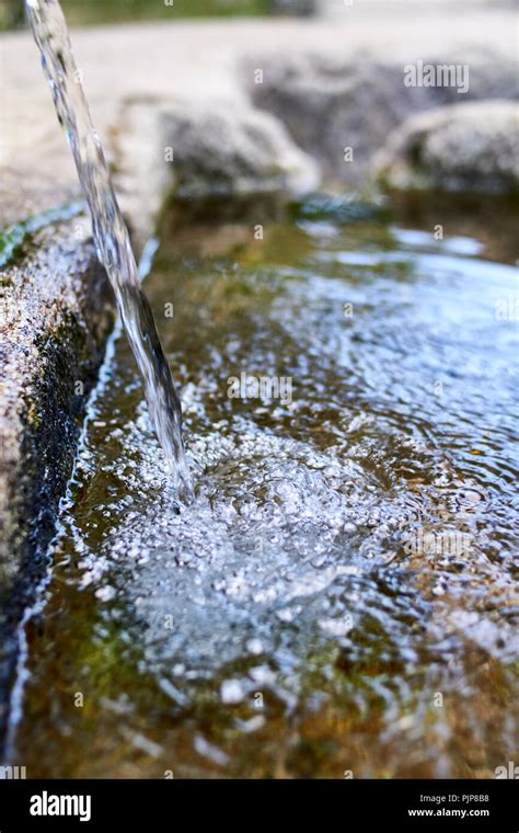 natural water fountain Stock Photo - Alamy