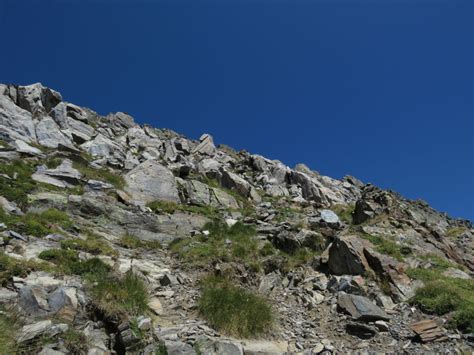 A Una Chapa Del Cielo Ascensi N Al Comapedrosa