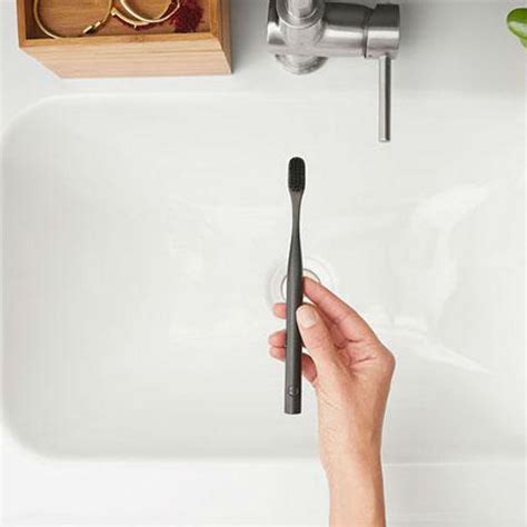 Recycled-Plastic Toothbrush - IPPINKA