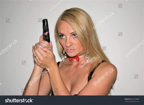 Sexy Nude Blonde Girl Gun His Foto De Stock Shutterstock