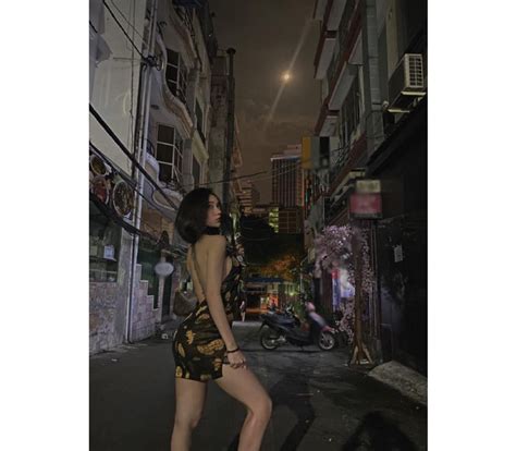 Hot girl hoá thân thành người nhện ba vòng căng đét lộ rõ dưới lớp áo bó sát Người đẹp Việt