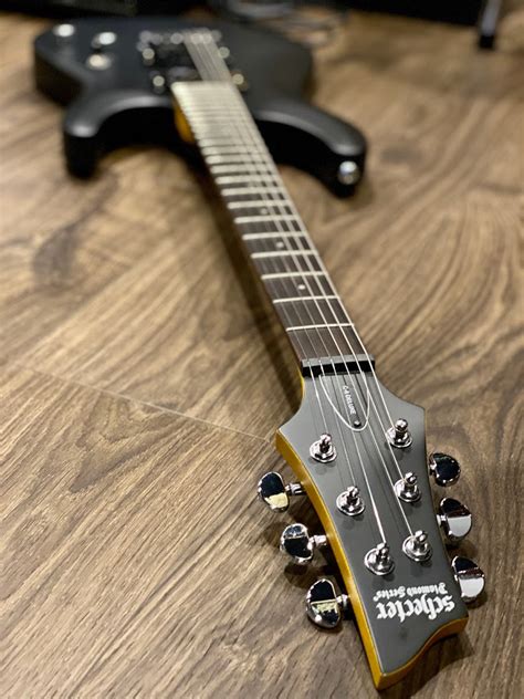 Schecter C-6 Deluxe สีดำซาติน – nafiriguitar.com