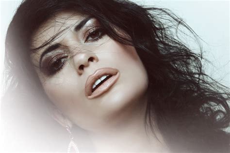 4K 5K Face Brunette Girl Glance Makeup Hair HD Wallpaper Rare Gallery