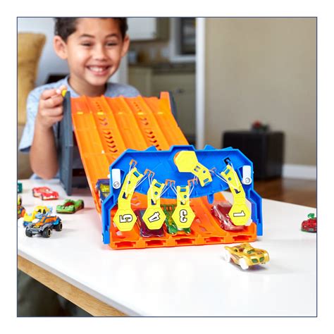 Hot Wheels Kıvrılan Yarış Pisti GYX11 Toyzz Shop