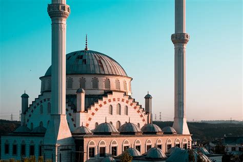 Mosque and Minaret Towers · Free Stock Photo