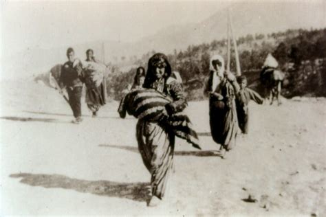 Il Genocidio Degli Armeni Nelle Foto Di Armin T Wegner Unibomagazine