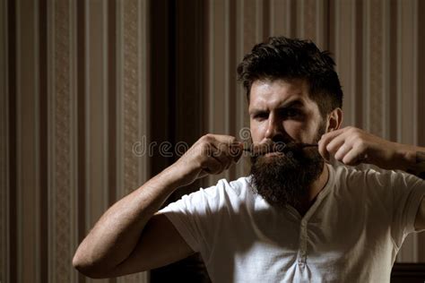 Homem Bigode Longo Homem Barbudo Bigode Barbudo Gay Conceito De Barbearia Bigode