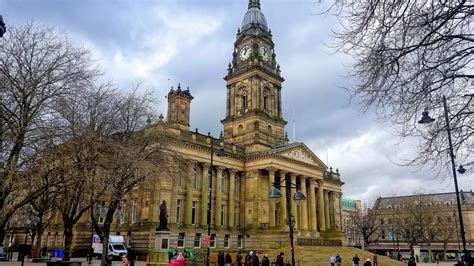 Solve Bolton Town Hall Jigsaw Puzzle Online With 40 Pieces