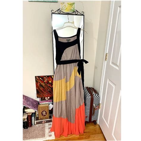Maxi Pleated Flowy Dress. - Gem