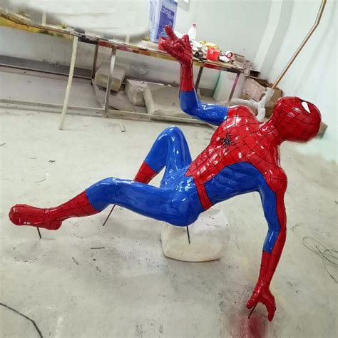 Life Size Resin Spider Man Statue Fiberglass Spider Man Wall Sculpture