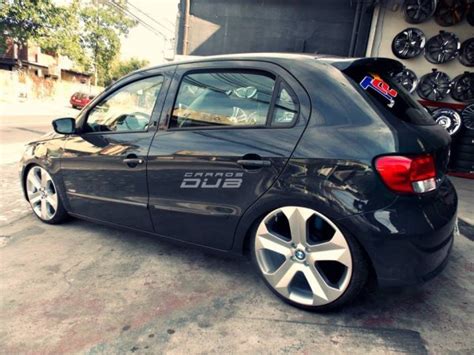 Gol G5 rebaixado com rodas BMW X6 aro 18