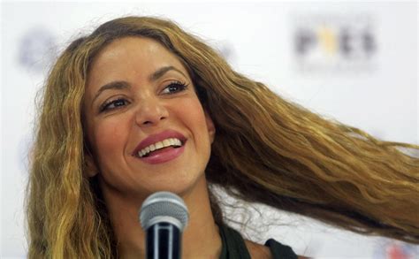 Shakira cambia la letra de la canción La Bicicleta para no nombrar a