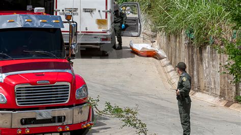 Fotos Encontraron A Un Hombre Muerto Dentro De Un Carro