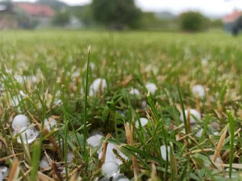 FOTO Nevrijeme u Tuzli Kiša oluja i led balans co ba