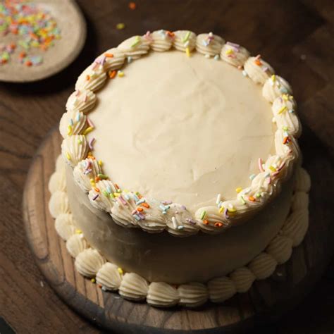 Create A Delicious Masterpiece With Decorate Vanilla Cake Ideas