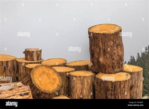 Stacked Log Pattern Hi Res Stock Photography And Images Alamy