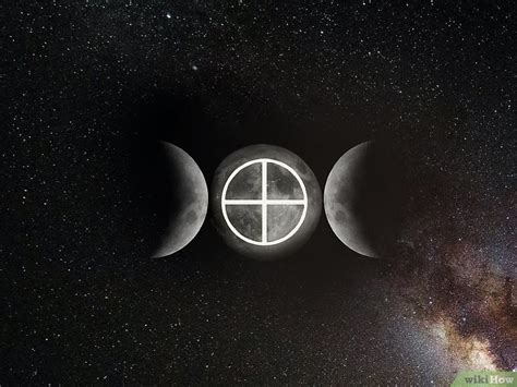 Triple Moon Symbol: Meaning, History & Lunar Rituals