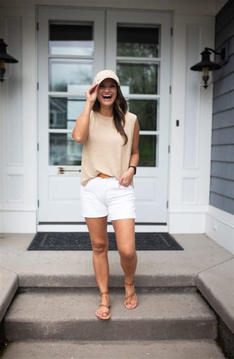 What To Wear With White Shorts