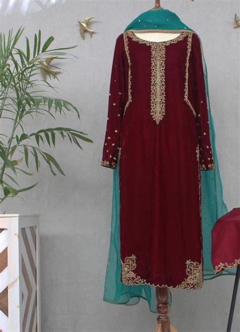 Pin By Jyot Bajwa On Suits Velvet Dress Designs Fancy Dress Design