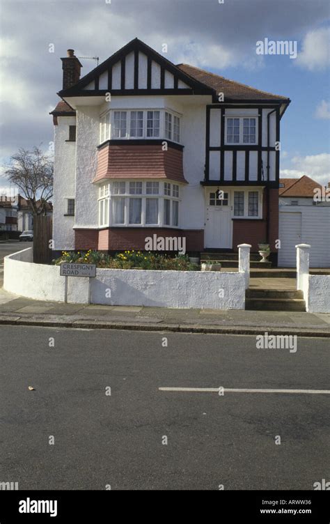 Hendon North London Nw4 Suburbs Traditional English Suburban Stock