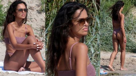 Klaudia El Dursi W Bikini Sma Y Si Na Pla Y W Cha Upach Zdj Cia Pudelek