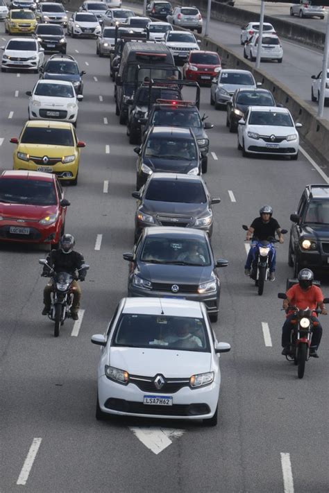 Motoristas De Aplicativo Realizam Manifestação No Rio E Reivindicam