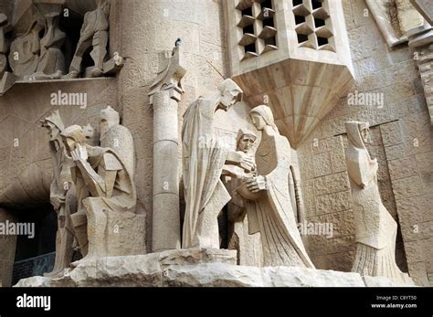 Passion Fa Ade Bas Lica Y Templo Expiatorio De La Sagrada Familia