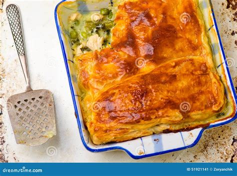 Torta Da Massa Folhada Com Galinha E Vegetais Imagem De Stock Imagem