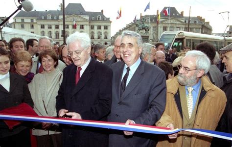 Secrétaire d État maire d Orléans sénateur du Loiret le parcours